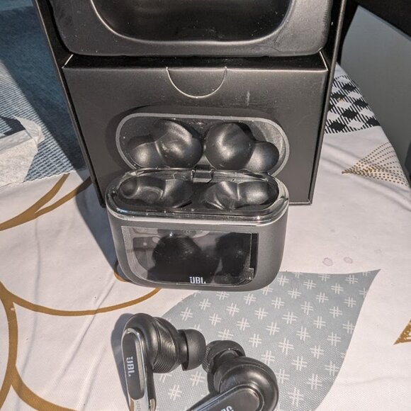 JBL Tour Pro 2 Noise Cancelling Earphones - Picture 10 of 13
